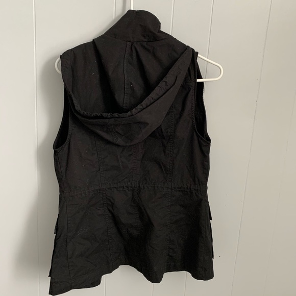 Utility Vest - Picture 5 of 6